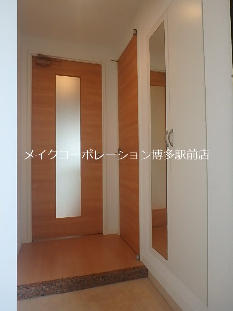 ルッシェ渡辺通 玄関