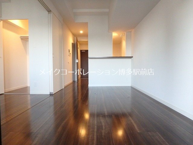 ※階数により床・建具の色が異なります グランフォーレ博多駅東プレミア リビング