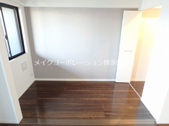 ※階数により床・建具の色が異なります グランフォーレ博多駅東プレミア ベッドルーム