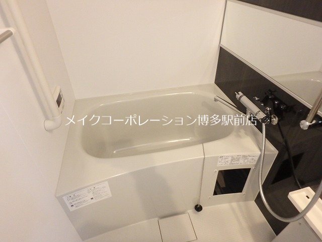 ※階数により床・建具の色が異なります グランフォーレ博多駅東プレミア 風呂画像