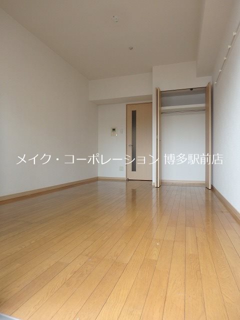 リビング スカイコート博多駅前 玄関