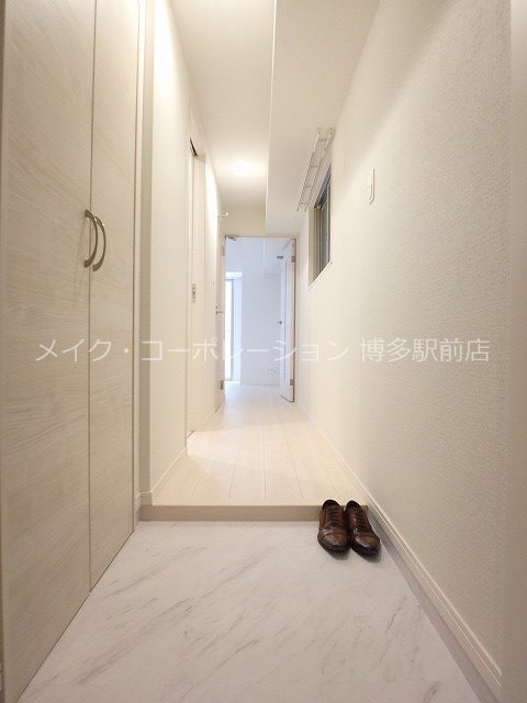 ※階数によって建具の色が違います ラフレシーサ博多駅南Ⅵ 玄関