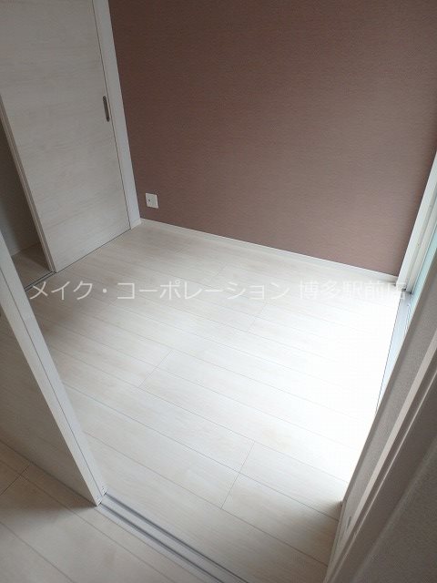 ※階数によって壁紙の色が違います ラフレシーサ博多駅南Ⅵ ベッドルーム