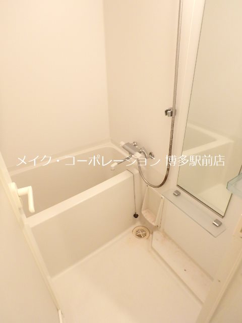 ※入居中の為別部屋写真使用現状優先 アソシアグロッツォ博多 風呂画像