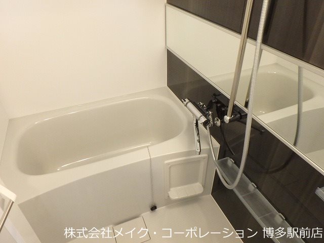 ※入居中の為別部屋写真使用現状優先 アクアステージ美野島 風呂画像