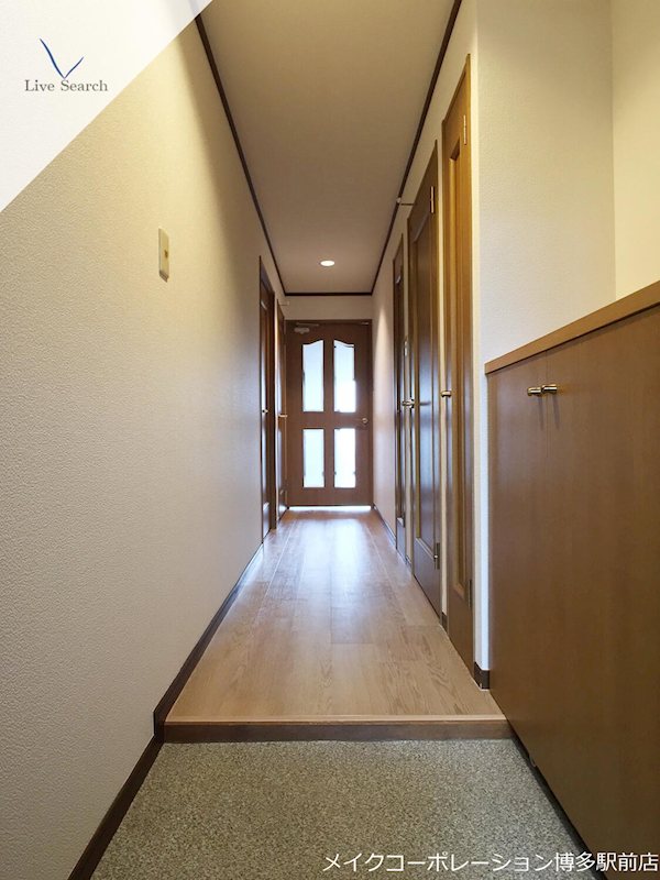 ※写真は棟内別部屋参考写真です パグーロ東平尾 玄関