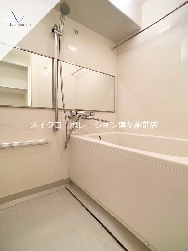 ※室内写真は同物件別部屋・現状優先です。 ナビールコート薬院 風呂画像
