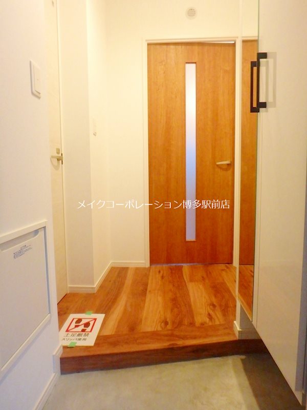 反転タイプ掲載です。 リバティR TENJIN Ⅱ 玄関