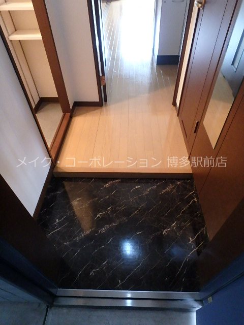 RUSSIE博多駅南 玄関