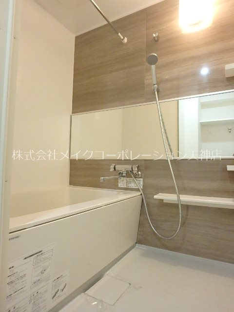 実際のお部屋は反転タイプです。 ネストピア六本松 風呂画像