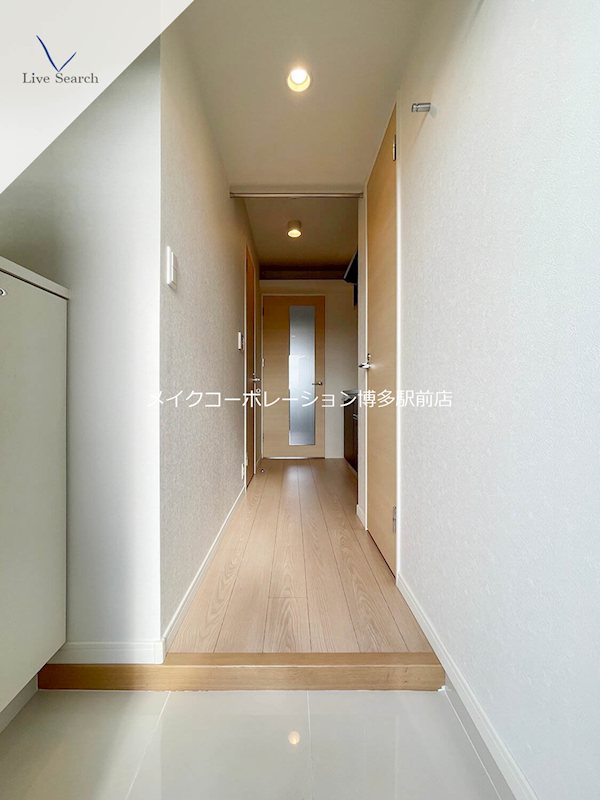 ※室内写真は棟内別部屋参考写真です エンクレスト博多駅東 玄関