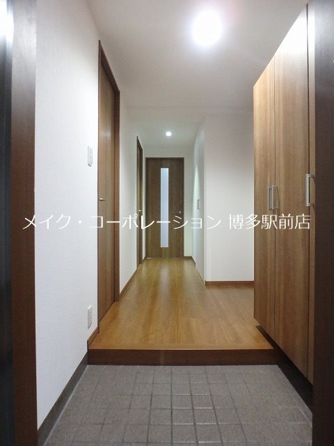 ※写真は棟内別部屋参考写真 カワイアーバンビルⅡ 玄関