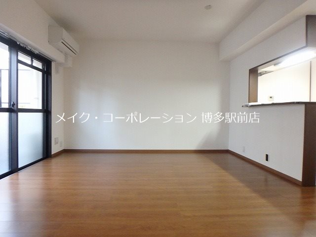 ※写真は棟内別部屋参考写真 カワイアーバンビルⅡ リビング