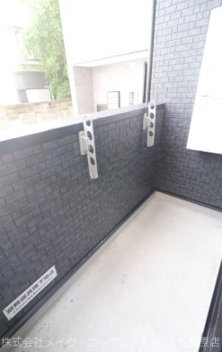 写真は同型タイプ アパルトマン昭南町 ベランダ