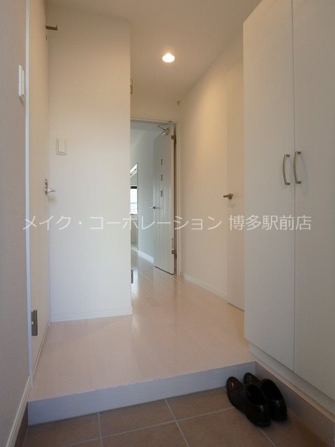 ※室内写真は同物件別部屋引用です。 Modern Palazzo県庁口 玄関