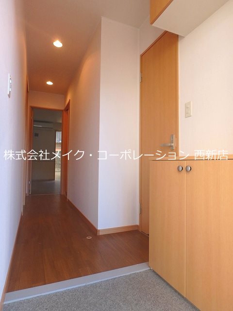 玄関 エルメゾン荒江 玄関