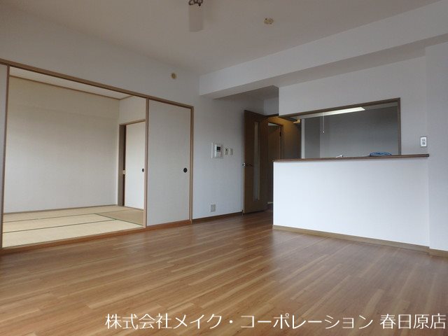 写真は同型タイプ フレア・クレスト水城 リビング