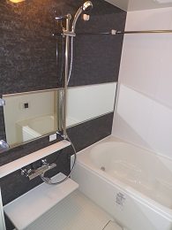 循環式追炊き付。アクセントパネル付で見た目もお洒落。 レディアントアーク薬院 風呂画像