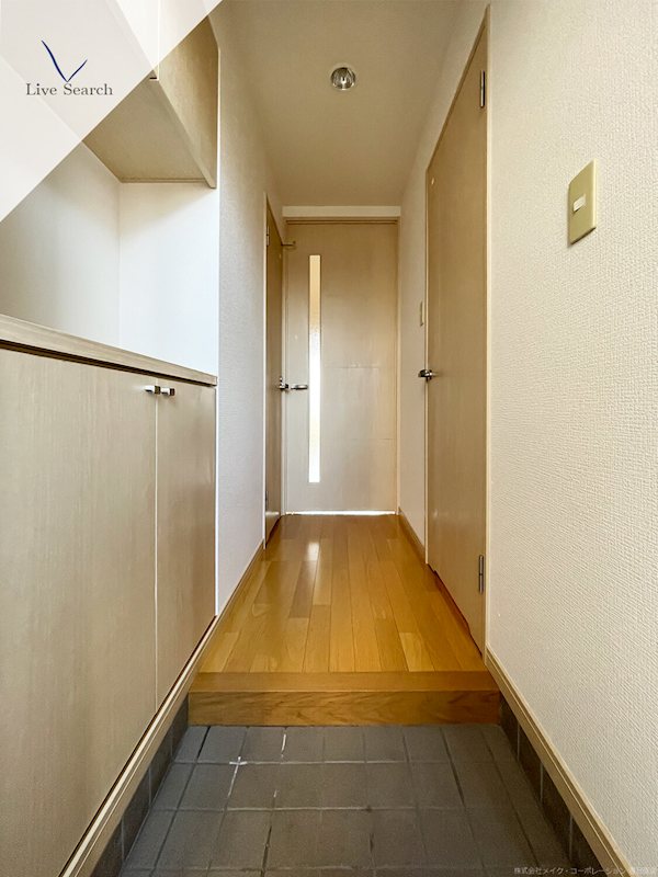 写真は同型タイプ アンジェール高砂 玄関