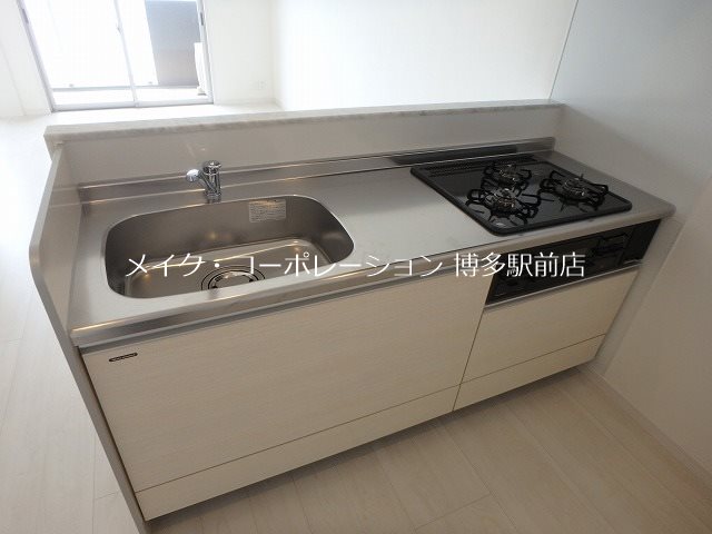 ※フローリングはブラウン系です。室内写真は別部屋引用です。 アルファシオレヴァーク キッチン