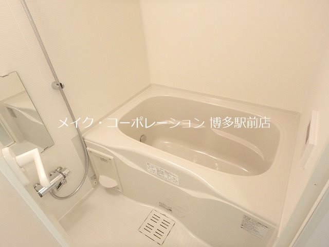 ※フローリングはブラウン系です。室内写真は別部屋引用です。 アルファシオレヴァーク 風呂画像