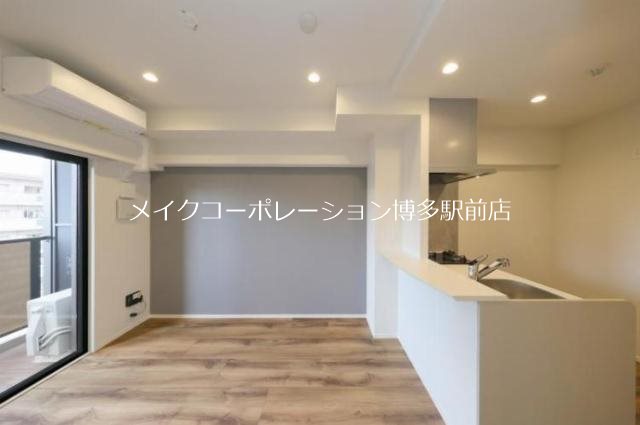 ラフィーネ箱崎駅前 リビング