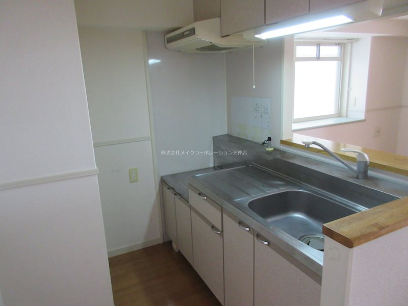 ※同マンション別部屋の写真を使用しております リバティ天神南 キッチン