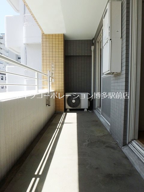 ※同マンション別部屋の写真を使用しております。 リバティ天神南 ベランダ
