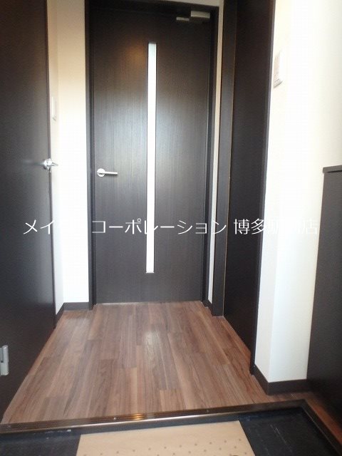 同物件、別号室の写真となります。 アンピオ吉塚弐番館 玄関