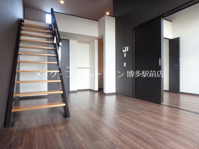 同物件、別号室の写真となります。 アンピオ吉塚弐番館 リビング