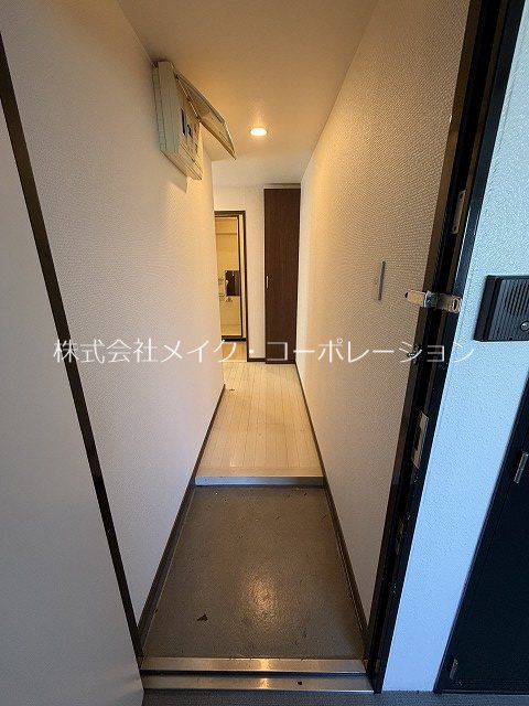 玄関 West Court DR 玄関