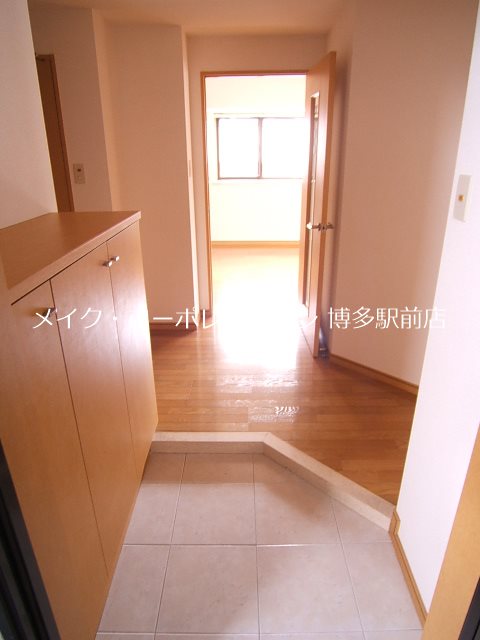※写真は棟内別部屋参考写真 アーサー博多ツインコート 玄関