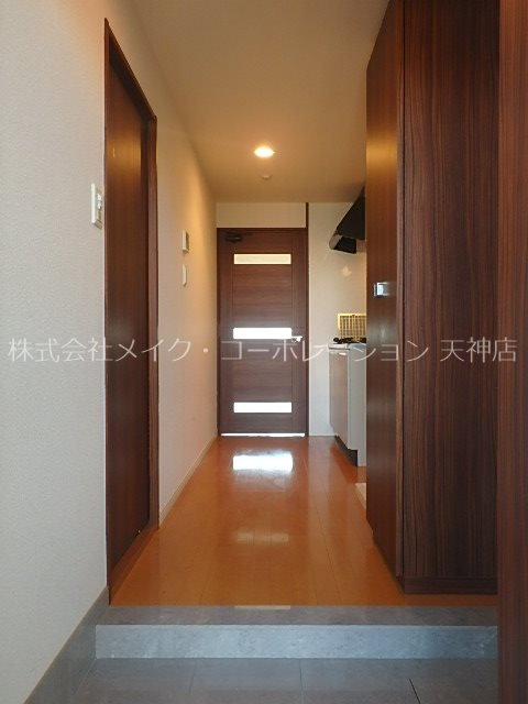 ※別部屋反転写真使用現状優先 アソシアグロッツォ薬院サウスシーン 玄関