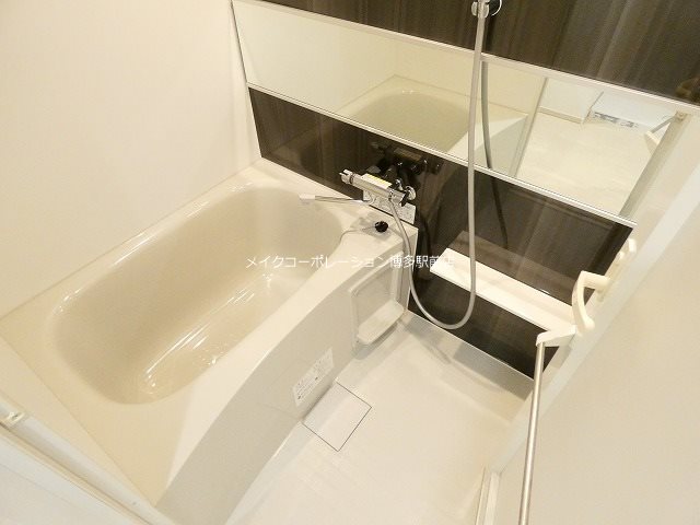 ※入居中の為別部屋写真使用現状優先 リーフル博多 風呂画像