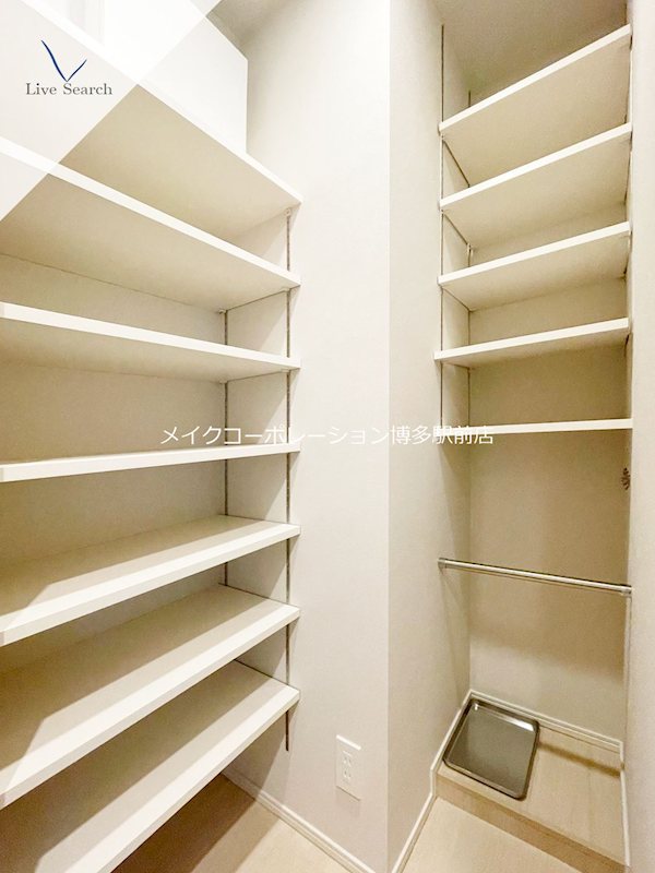 ※写真は棟内別部屋参考写真 パークリュクス博多駅前 玄関
