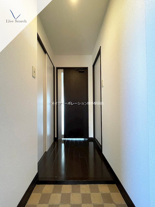 ※写真は棟内別部屋参考写真 グランアミティエ 玄関