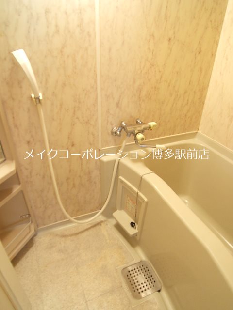 ※入居中の為別部屋写真使用現状優先 ヴェルジュ薬院 風呂画像