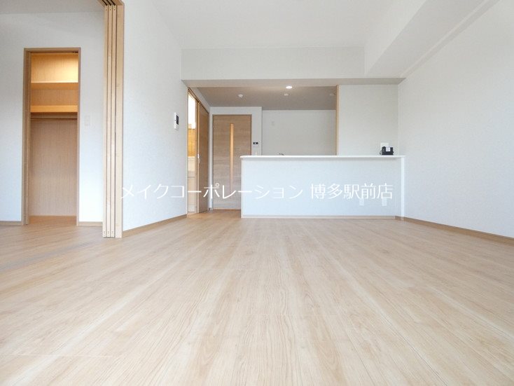 ※写真は棟内別部屋参考写真 Luminous Terrace 諸岡 リビング
