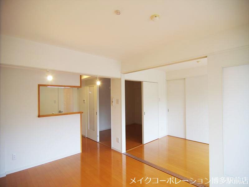 ※写真は棟内別部屋参考写真 西部アメニティビル リビング