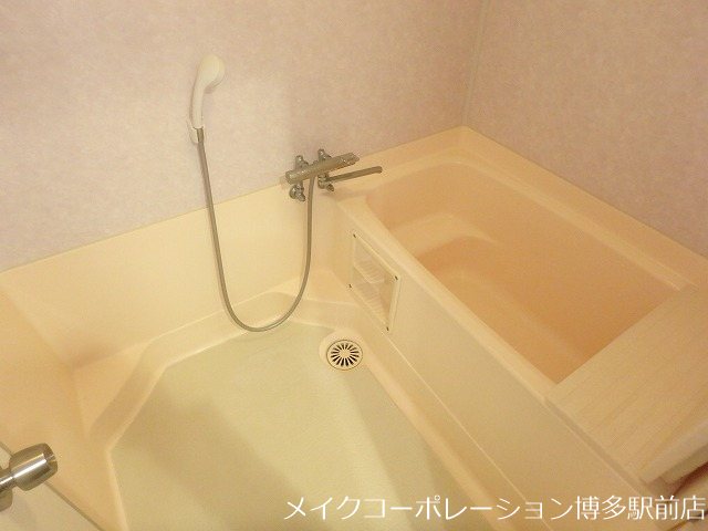 ※室内写真は改装工事前のものです※ ライオンズマンション博多 風呂画像