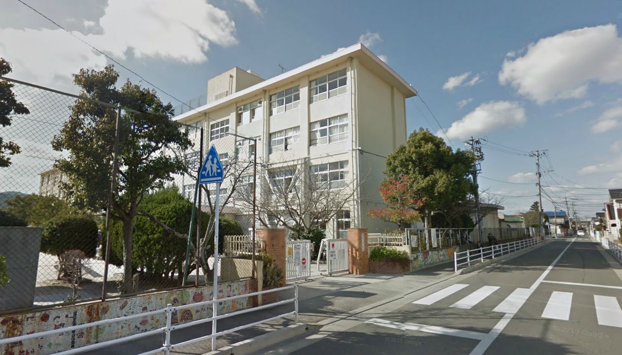 サンガーデンやなが西A棟 小学校