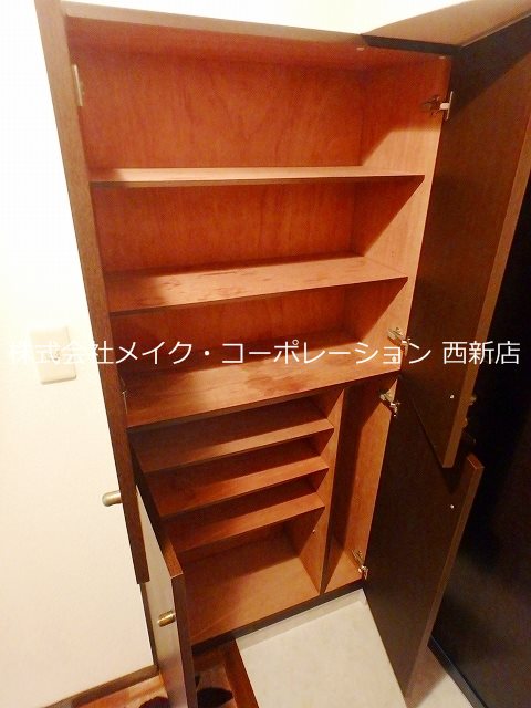 玄関 ロマネスク城南第2 玄関