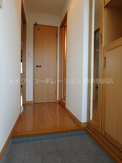 ※写真は棟内別部屋参考写真 スタンドリバー博多駅南 玄関