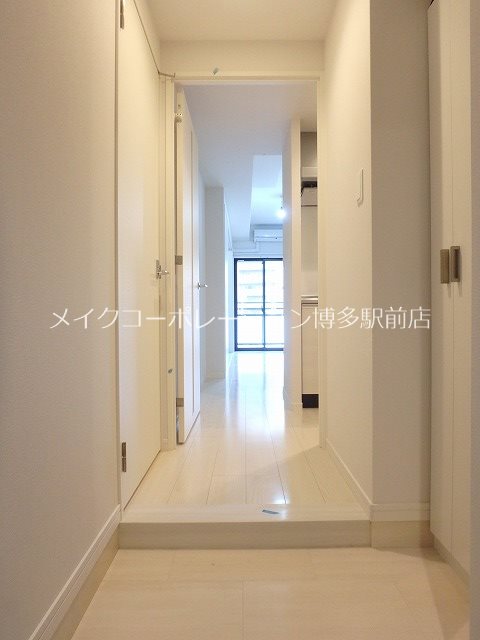 ※階数により床・建具の色が異なります グランフォーレ博多駅東プレミア 玄関