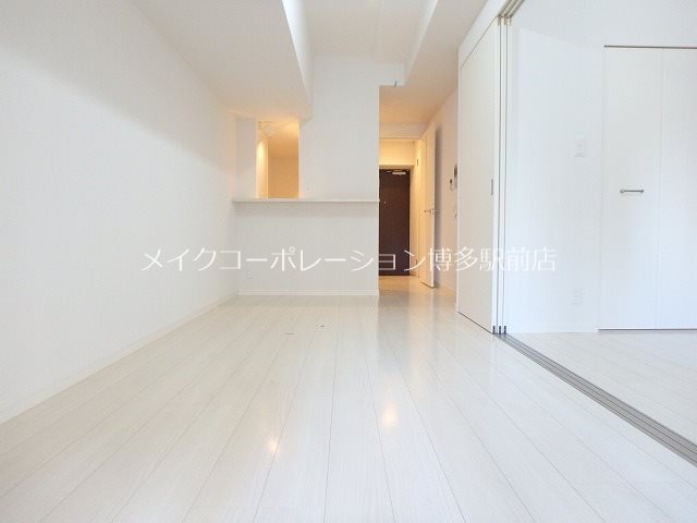 ※階数により床・建具の色が異なります グランフォーレ博多駅東プレミア リビング