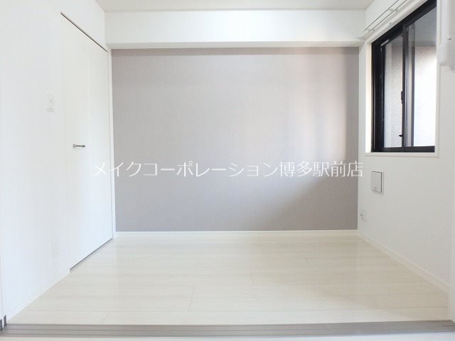 ※階数により床・建具の色が異なります グランフォーレ博多駅東プレミア ベッドルーム