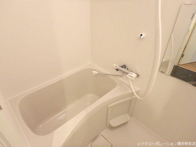 同物件、別号室の写真です。 博多スタービル 風呂画像