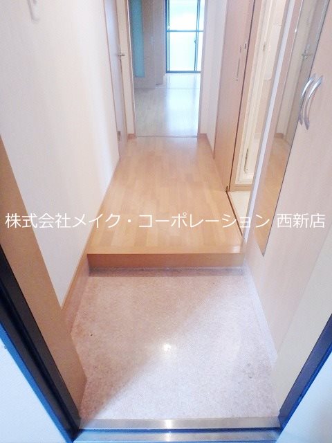 玄関 ラファエル西新 玄関