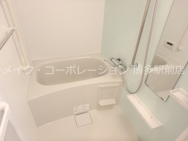※階数でキッチン・建具・扉・フローリングの色は違います グランフォーレ博多駅プレミア 風呂画像