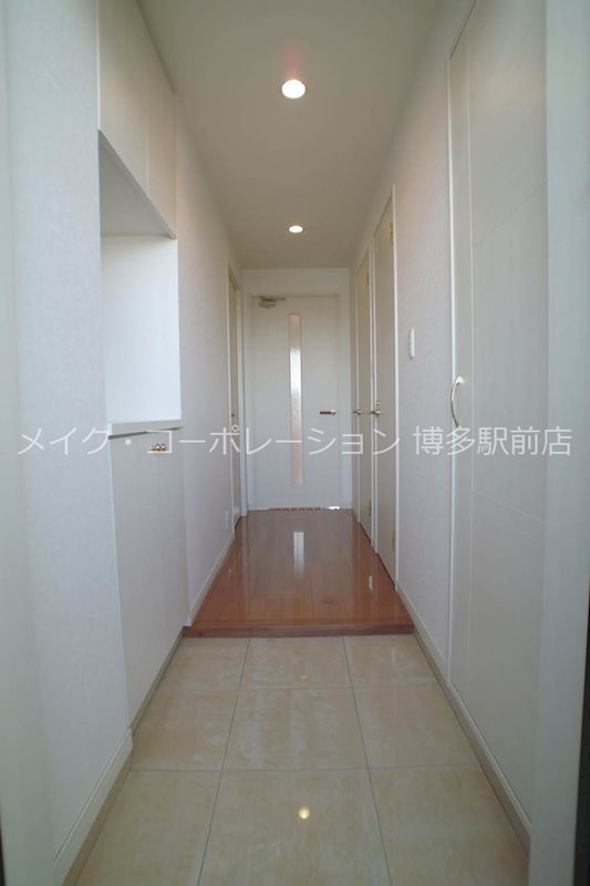 ※別部屋写真参考(フローリングの色等違う場合がございます。) ニューガイア博多東 玄関